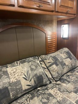 2014 TIFFIN ALLEGRO BREEZE 32BR full