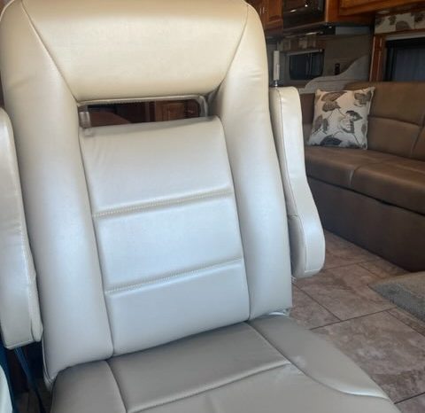 2014 TIFFIN ALLEGRO BREEZE 32BR full