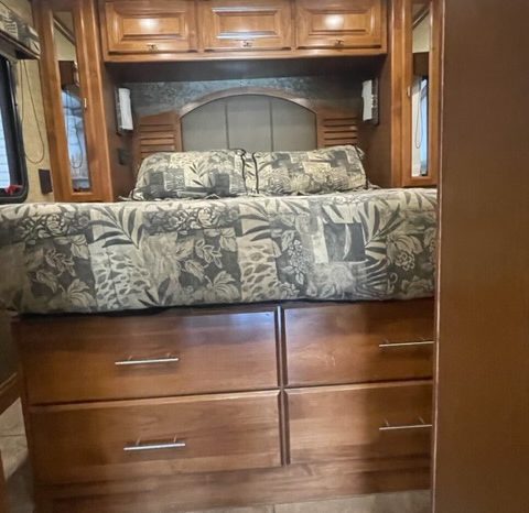 2014 TIFFIN ALLEGRO BREEZE 32BR full
