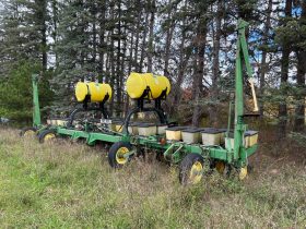 2006 John Deere 7100