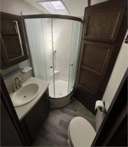 2019 KEYSTONE RV CO COUGAR HALF-TON 32RLI full