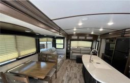 2019 KEYSTONE RV CO COUGAR HALF-TON 32RLI full