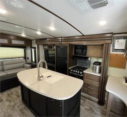 2019 KEYSTONE RV CO COUGAR HALF-TON 32RLI full