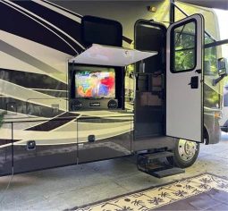 2015 FLEETWOOD BOUNDER 35K full