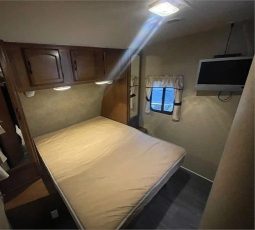 2015 COACHMEN FREEDOM EXPRESS LIBERTY EDITION 320BHDSLE full