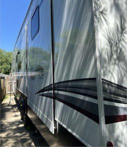 2022 GRAND DESIGN SOLITUDE S CLASS 3740BH-R full