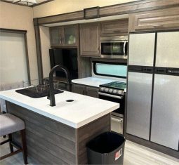 2022 GRAND DESIGN SOLITUDE S CLASS 3740BH-R full