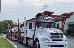 2006 Freightliner Columbia 112 with Car Carrier full