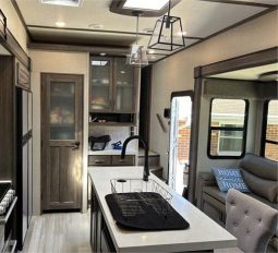 2022 GRAND DESIGN SOLITUDE S CLASS 3740BH-R full