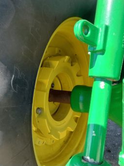 2011 John Deere 8235R full