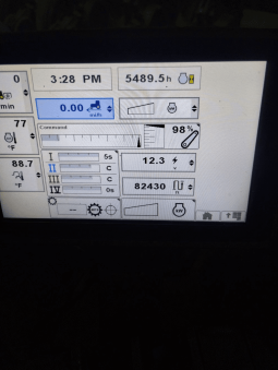2011 John Deere 8235R full