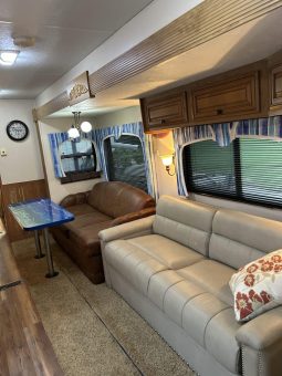 2011 HL Enterprise Harbor View 33CKWT full