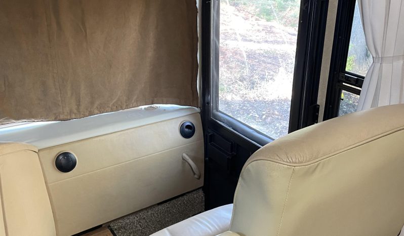 2006 Winnebago Tour – 40FD – Custom Bunk House full