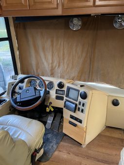 2006 Winnebago Tour – 40FD – Custom Bunk House full