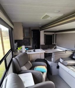 2023 FOREST RIVER WILDWOOD PLATINUM 27RK full