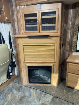 2006 Winnebago Tour – 40FD – Custom Bunk House full