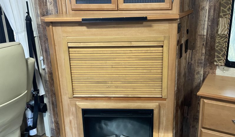 2006 Winnebago Tour – 40FD – Custom Bunk House full