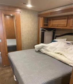 2017 WINNEBAGO SUNOVA 36Z full