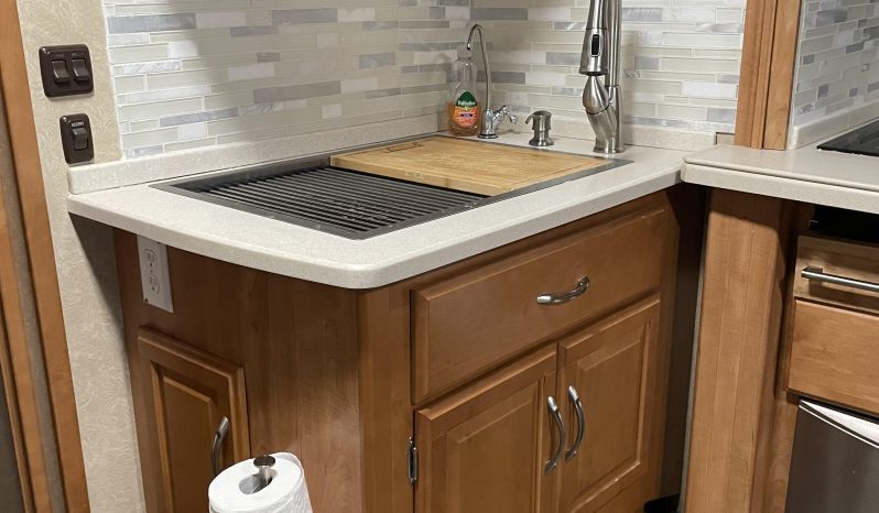 2006 Winnebago Tour – 40FD – Custom Bunk House full