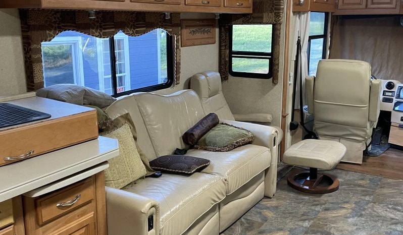 2006 Winnebago Tour – 40FD – Custom Bunk House full