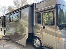 2006 Winnebago Tour – 40FD – Custom Bunk House full