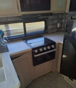 2023 FOREST RIVER WILDWOOD PLATINUM 27RK full