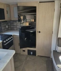 2023 FOREST RIVER WILDWOOD PLATINUM 27RK full