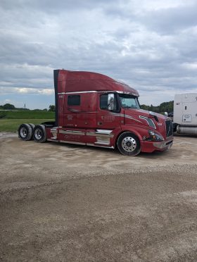 2016 Volvo VNL42T730