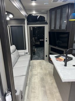 2022 GRAND DESIGN MOMENTUM M CLASS 381MS full