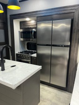 2022 GRAND DESIGN MOMENTUM M CLASS 381MS full