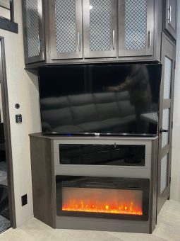 2022 GRAND DESIGN MOMENTUM M CLASS 381MS full