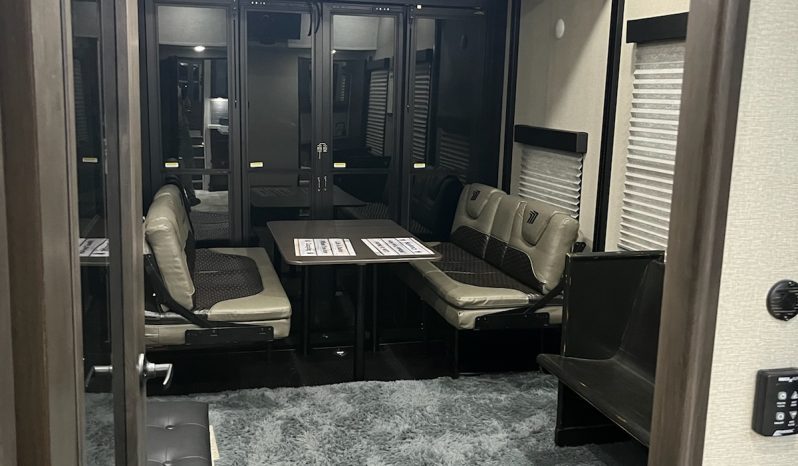 2022 GRAND DESIGN MOMENTUM M CLASS 381MS full