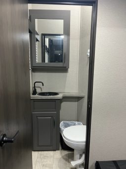 2022 GRAND DESIGN MOMENTUM M CLASS 381MS full