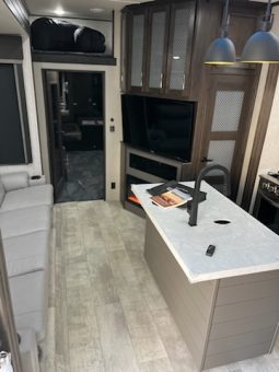 2022 GRAND DESIGN MOMENTUM M CLASS 381MS full