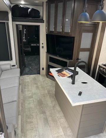 2022 GRAND DESIGN MOMENTUM M CLASS 381MS full