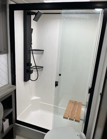 2022 GRAND DESIGN MOMENTUM M CLASS 381MS full