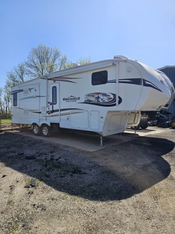 2011 KEYSTONE RV CO MONTANA MOUNTAINEER 291RLT