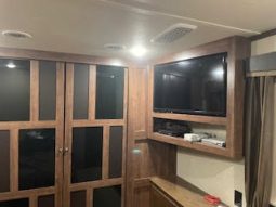 2017 Crossroads RV M-3301 RL full