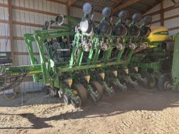 John Deere 1795 16/31 split row planter