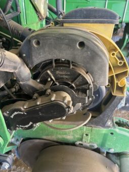 John Deere 1795 16/31 split row planter full