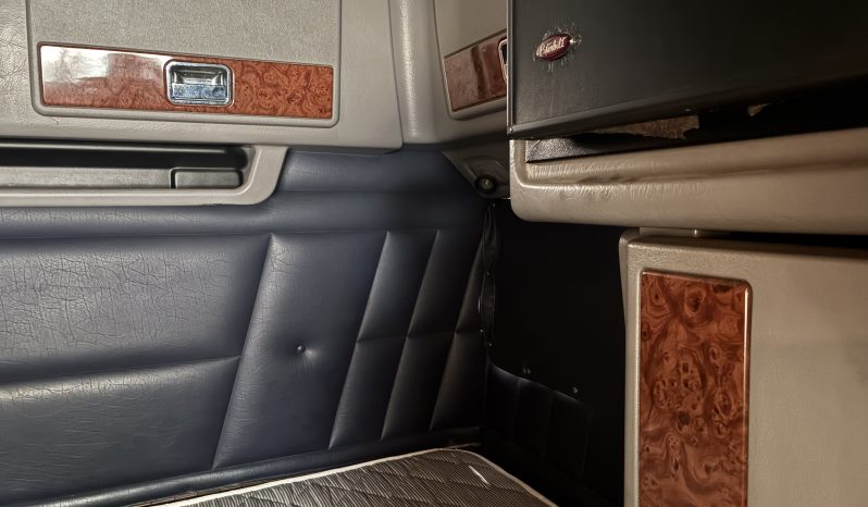 2005 Peterbilt 379 Ext Hood full