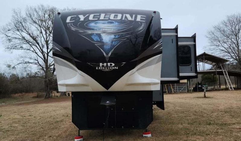 2021 Heartland Cyclone Toy Hauler Fifth Wheel full